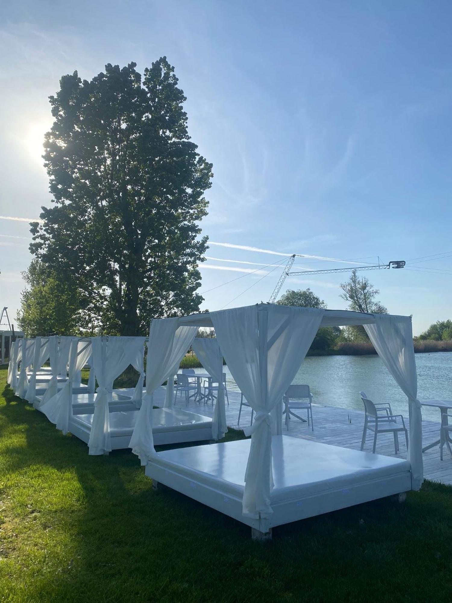 Wake Villa Brwinow Exterior foto